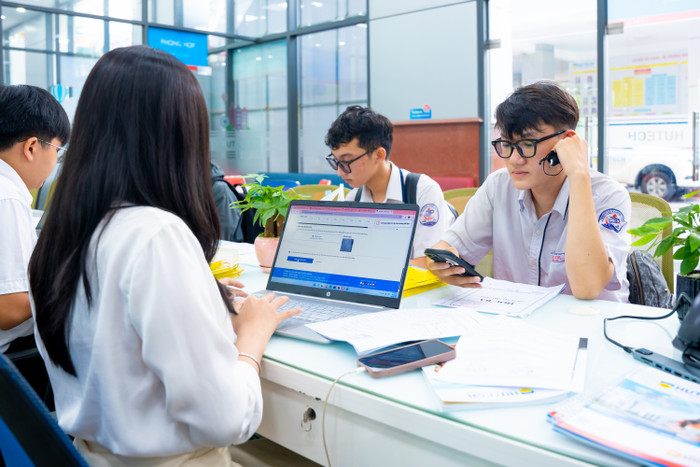 Năm nay, mức điểm sàn của 4 phương thức xét tuyển tại HUTECH là 15 điểm và 18 điểm.
