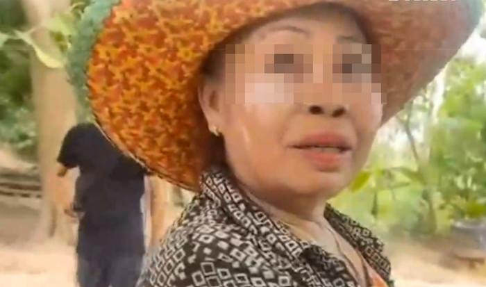 Bắt khẩn cấp bà cụ 70 tuổi bán trái cây sau khi kiểm tra giỏ hàng Ảnh 1