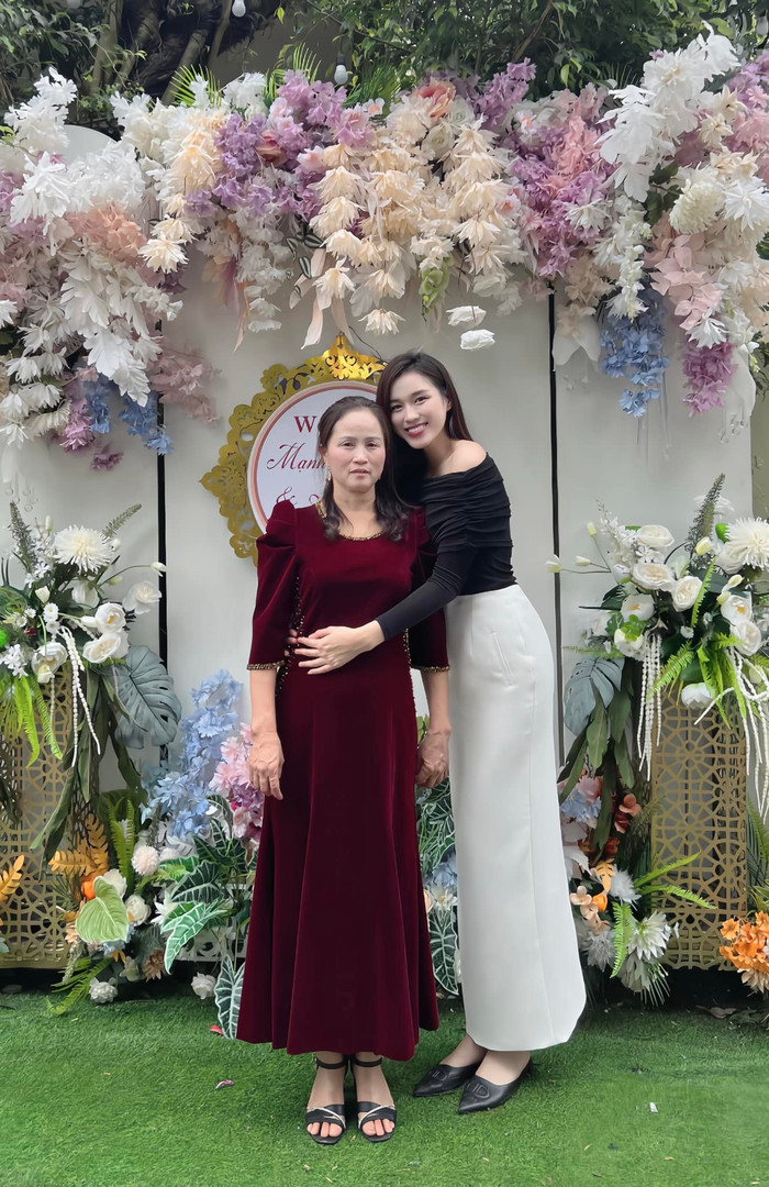Đỗ Thị Hà từng nhiều lần đăng tải ảnh chụp chung với mẹ ở trên mạng xã hội. Ảnh: FBNV