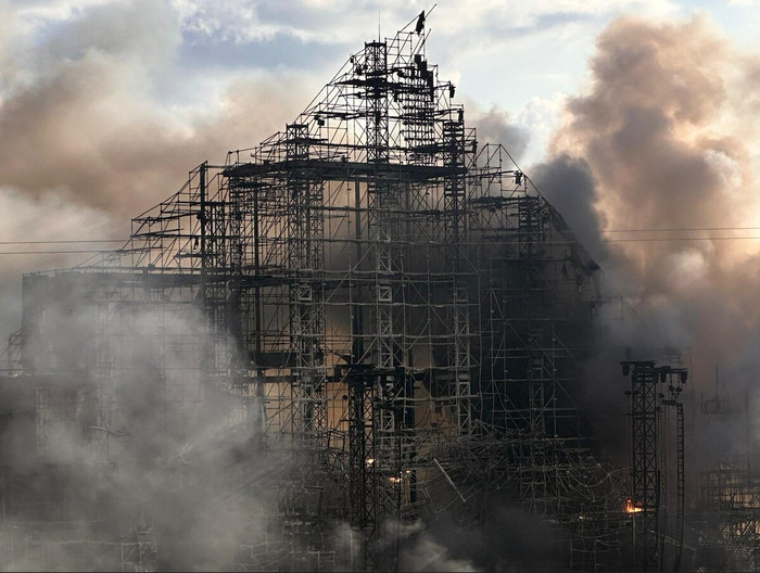 Cháy lớn tại chương trình ca nhạc, toàn bộ sân khấu bị thiêu rụi Ảnh 1