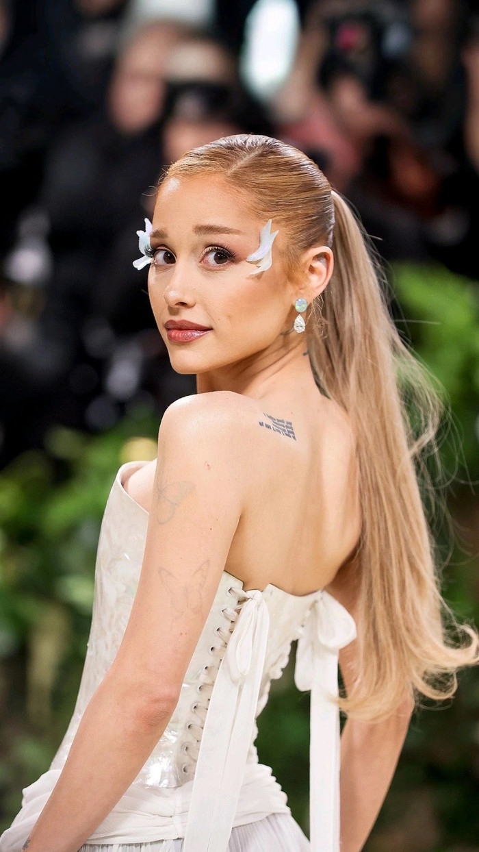 Ariana Grande giữa tin đồn từ bỏ ca hát: 'Phải có chỗ cho tất cả những điều tôi yêu' Ảnh 1