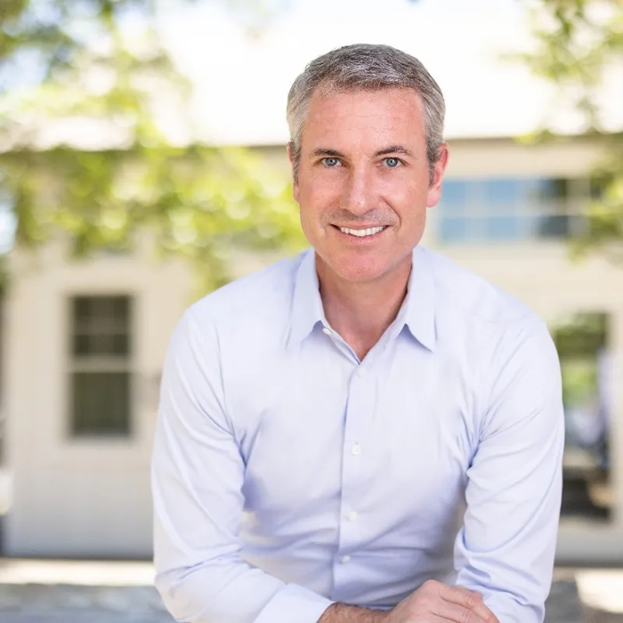 Andy Byron: CEO của Astronomer (từ 7/2023), công ty phát triển nền tảng quản lý dữ liệu và giám sát quy trình Astro, với giá trị thị trường 1,3 tỷ USD. (Ảnh: Newsweek)