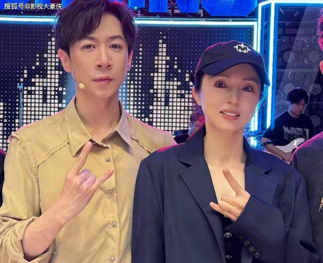 Nhiều netizen cho rằng, người chồng mà Đổng Tuyền vừa kết hôn kém hơn cô 9 tuổi. (Ảnh Sohu)