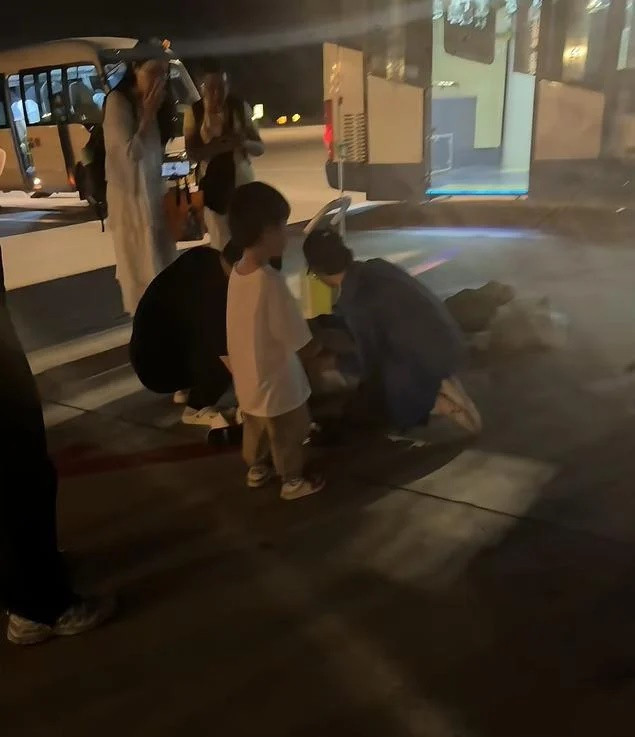 Hành khách ngạt thở trên xe buýt không có điều hòa: 1 người ngất xỉu, hơn 100 người mắc kẹt Ảnh 2