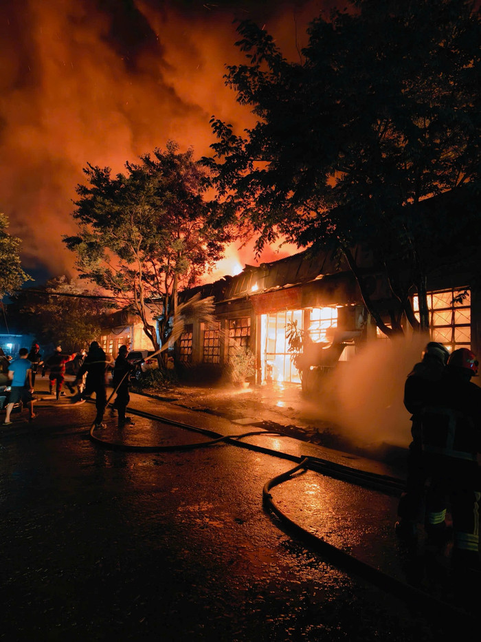 Sau 1 tiếng rưỡi đồng hồ, đám cháy cơ bản được dập tắt. Ảnh: Công an TP Hà Nội