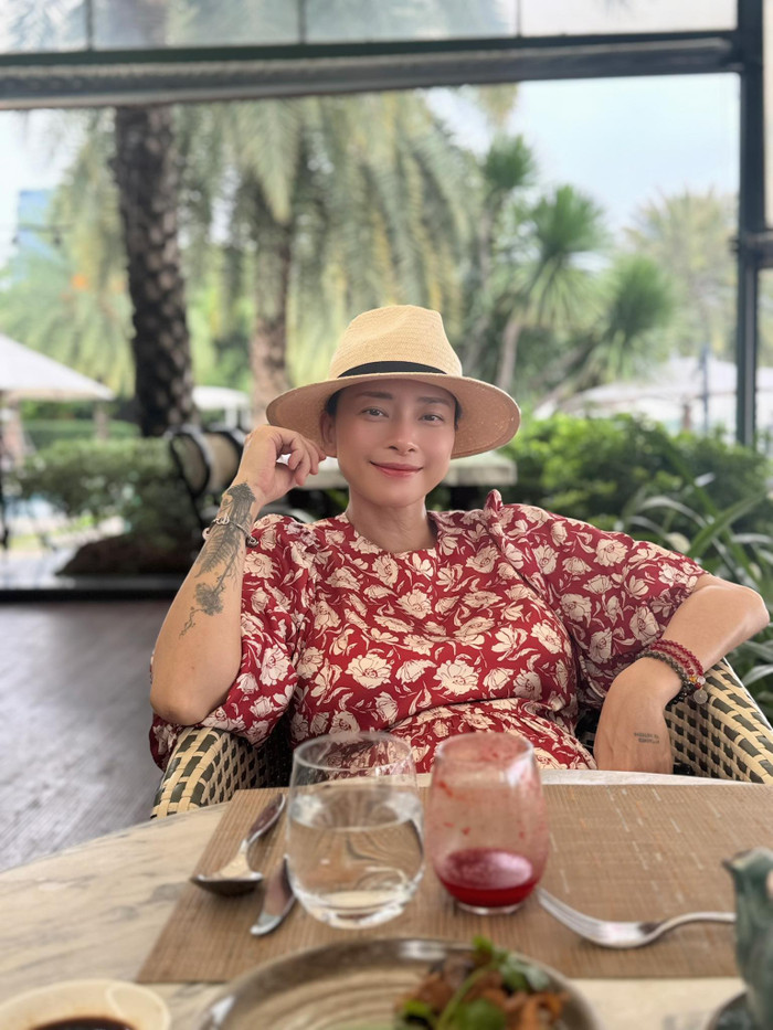Ngô Thanh Vân hạnh phúc khi có chồng ở bên cạnh. Ảnh: FBNV