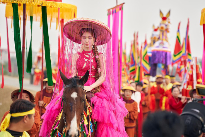 Hòa Minzy trong MV Bắc Bling. (Ảnh: FBNV)