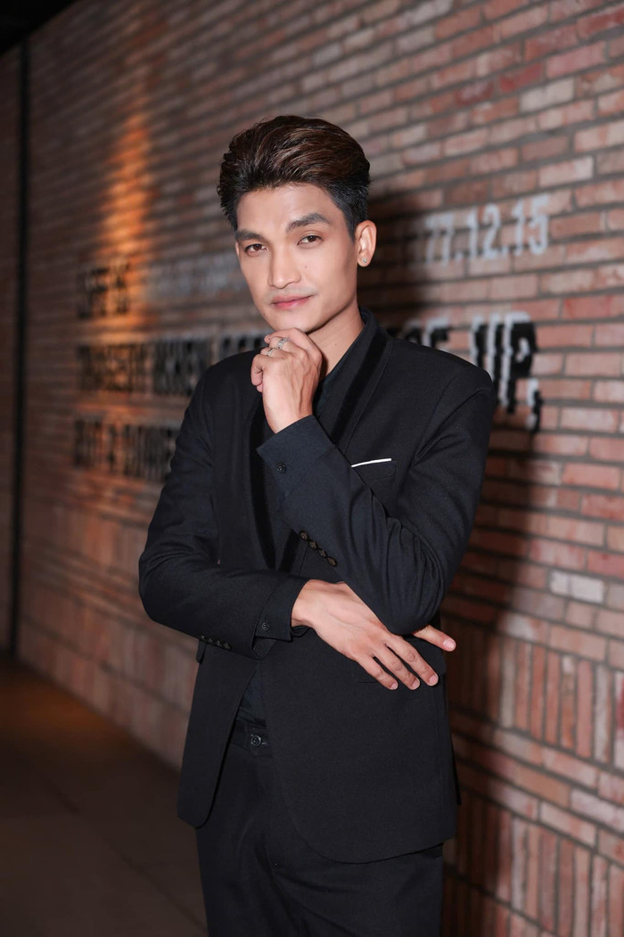 Nam diễn viên đăng đàn cảnh báo, 'cầu cứu' khán giả cùng báo cáo trang giả mạo hình ảnh của anh để trục lợi. (Ảnh FBNV)