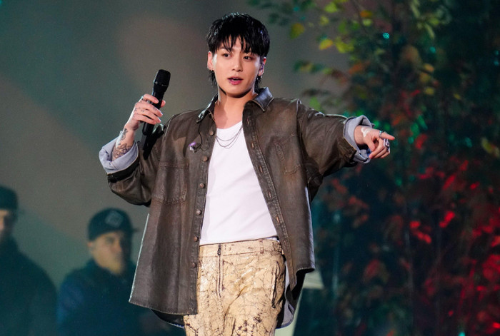 Jungkook (BTS) chạm tới đẳng cấp Billie Eilish và Harry Styles Ảnh 4