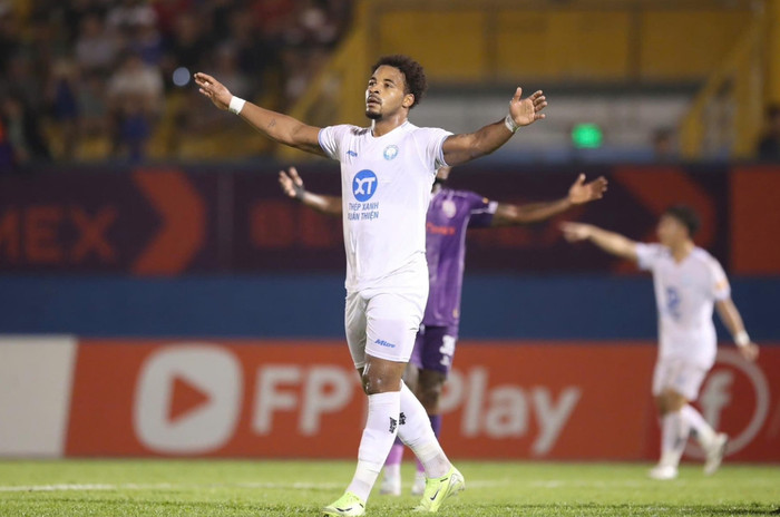 Nguyễn Xuân Son vươn tới thành công nhờ nỗ lực mỗi ngày. Ảnh: CLB Nam Định