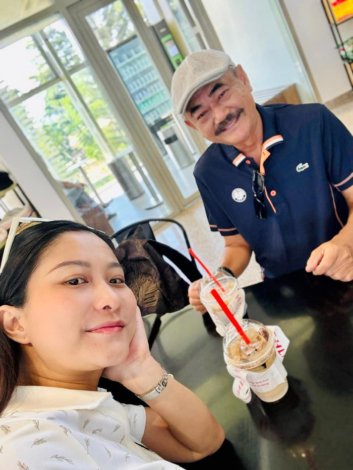 Sau công khai, cả hai thường xuyên chia sẻ hình ảnh hạnh phúc lên mạng xã hội. Ảnh: FBNV