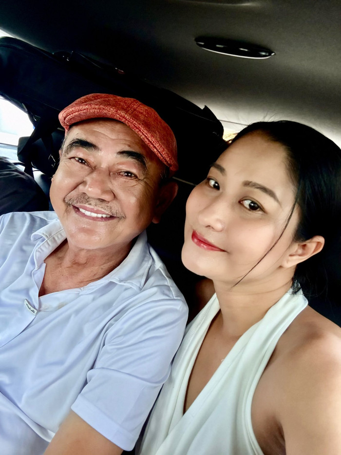 Bạn gái trở thành người đồng hành trong cả công việc và cuộc sống của NSND Việt Anh. Ảnh: FBNV
