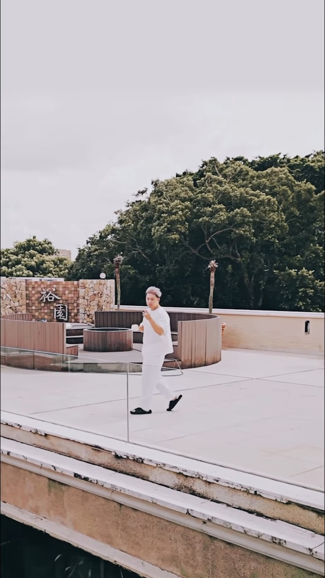 Bão Wipha đổ bộ, biệt thự của nam ca sĩ nổi tiếng bị vỡ tan tành Ảnh 4