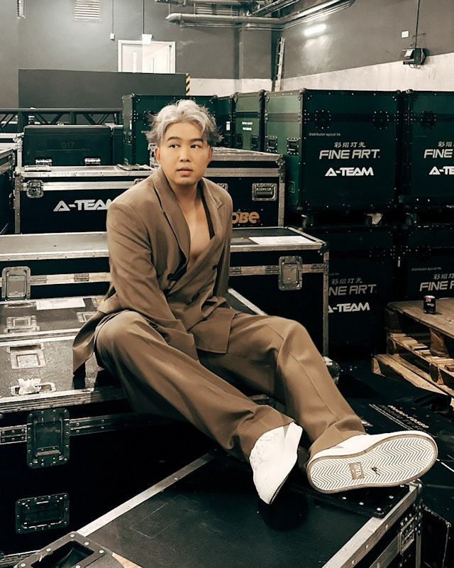 Bão Wipha đổ bộ, biệt thự của nam ca sĩ nổi tiếng bị vỡ tan tành Ảnh 2