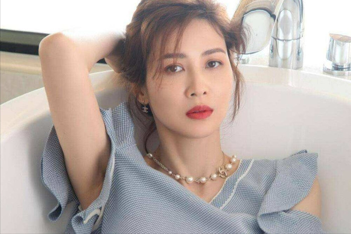 Đồng Lôi từng hẹn hò với nam diễn viên Chu Nhất Vi (Ảnh: Weibo). 
