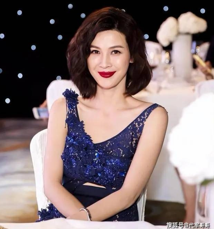 Nhan sắc xinh đẹp của Đồng Lôi ở tuổi U50 (Ảnh: Weibo). 