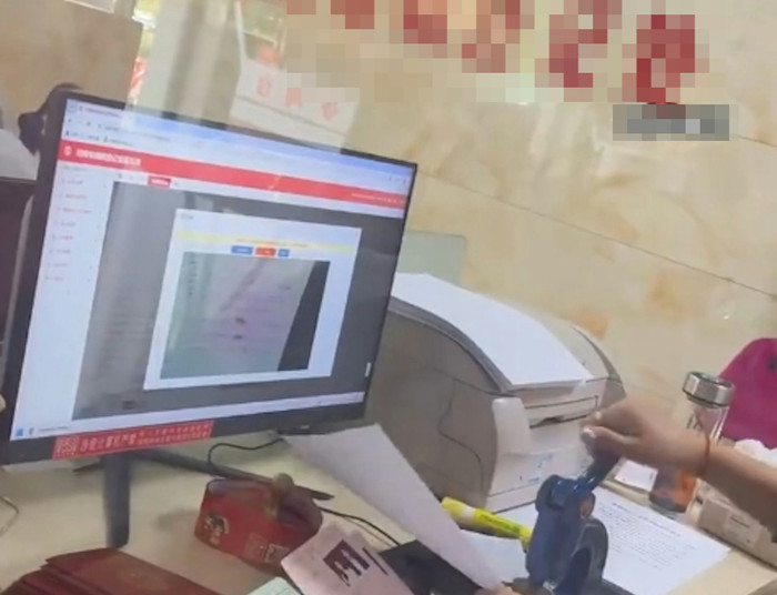 Đăng ký kết hôn, cặp đôi bất ngờ nhận giấy... ly hôn Ảnh 2