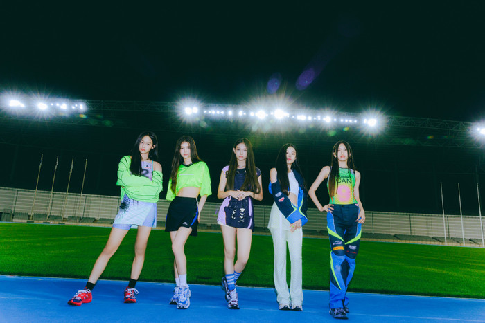 NewJeans kỷ niệm 3 năm debut giữa bão tố Ảnh 1