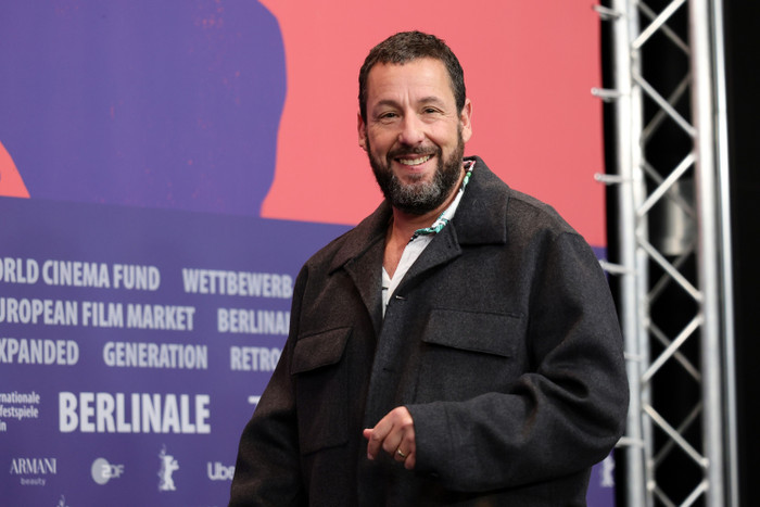 Adam Sandler sẽ gửi tác phẩm Jay Kelly đến LHP