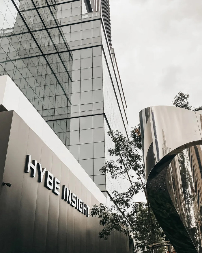 Cổ phiếu HYBE lao dốc sau khi Bang Si Hyuk bị truy tố Ảnh 2