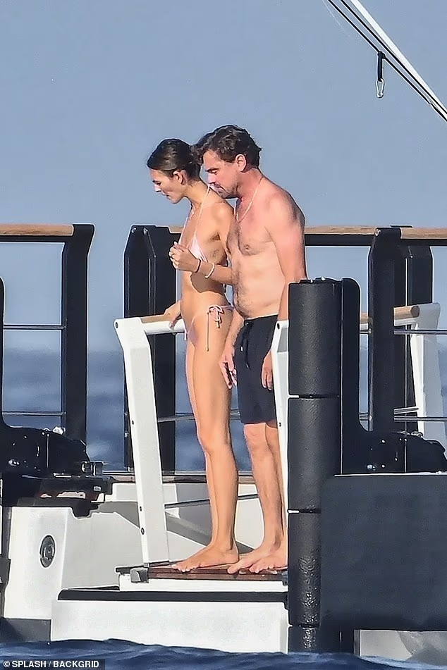 Thân hình nam diễn viên thon gọn hơn so với vóc dáng đầy đặn anh từng có, kể từ thời kỳ đỉnh cao của Titanic. (Splash)