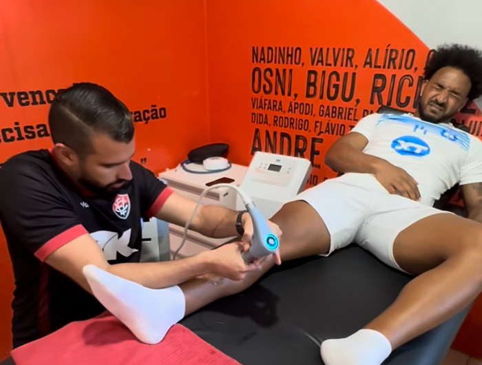 Nguyễn Xuân Son đang hồi phục chấn thương tại Brazil dưới sự giám sát của bác sĩ nổi tiếng Dilson Neto, và chuyên gia João Botelho.