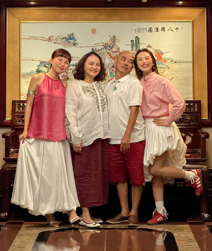 Hình ảnh gia đình tràn ngập hạnh phúc của Phương Mỹ Chi. Ảnh: FBNV