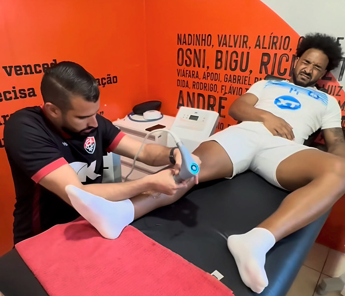 Nguyễn Xuân Son đã trải qua cảnh điều trị đau đớn tại Brazil.