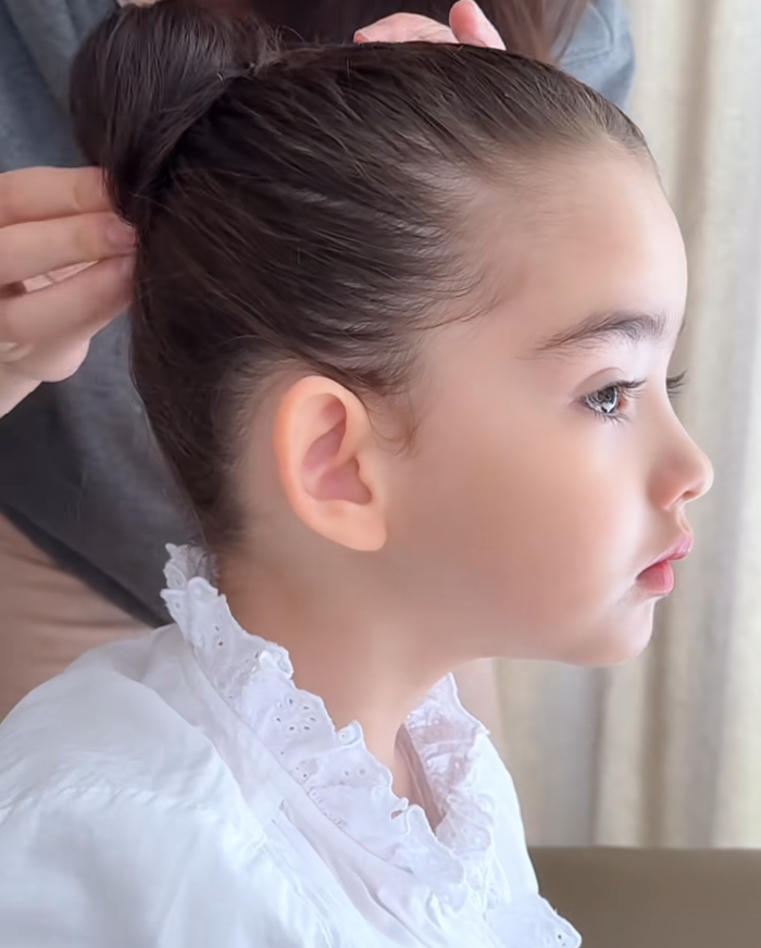 Bé gái 4 tuổi được mệnh danh là 'em bé đẹp nhất mạng Internet', nhan sắc gây bão sánh ngang với 'ngọc nữ' Emma Waston Ảnh 2