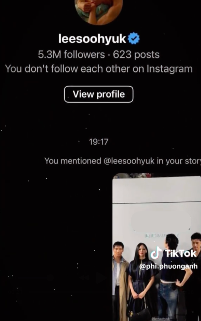 Phí Phương Anh sung sướng khi được Lee Soo Hyuk 'để mắt' đến. Ảnh: TikTok Nhân vật
