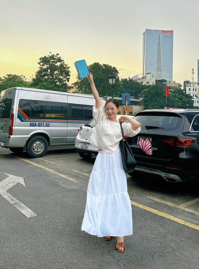 Lan Phương hào hứng khi khoe chuyện đóng phim trở lại. Ảnh: FBNV
