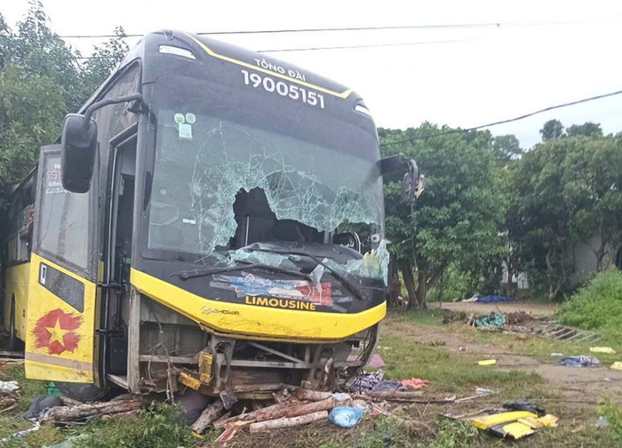 Lại lật xe khách ở Hà Tĩnh, 9 người tử vong Ảnh 1