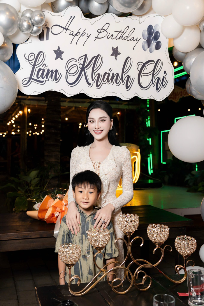 Hiện tại, Lâm Khánh Chi đang dành thời gian cho bản thân, đặc biệt là con trai sau những sóng gió tình cảm. (Ảnh: FBNV)