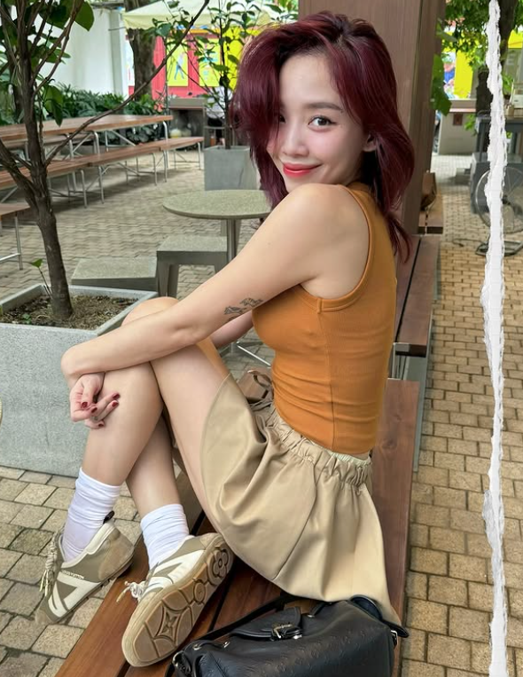 Mới đây, Tóc Tiên đã đăng tải những hình ảnh mới đầy tươi tắn và trẻ trung. Ảnh: IGNV