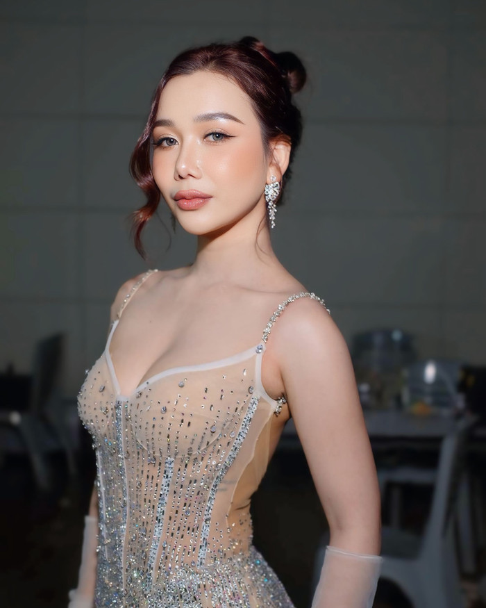 Nữ ca sĩ nóng bỏng First Pornchita (IG)