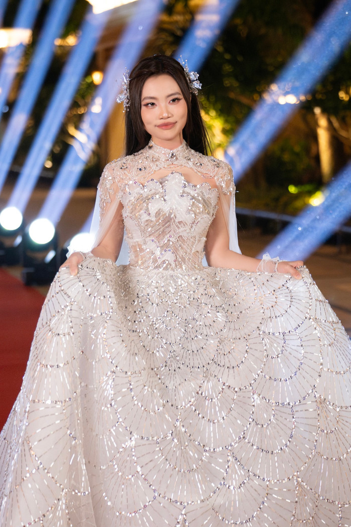 Nữ ca sĩ đến từ Việt Nam thua đối thủ 0.8 điểm nên mất cơ hội tranh quán quân. (Ảnh FBNV)
