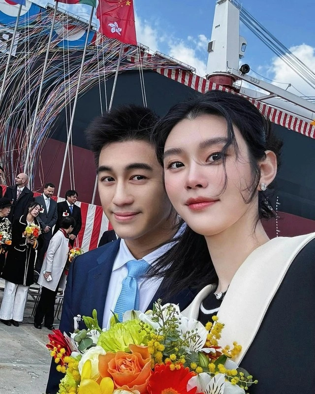 Trước đó, Hề Mộng Dao từng xuất hiện tại sự kiện trọng đại đối với chồng với mong muốn ủng hộ bạn đời. (Ảnh IGNV)