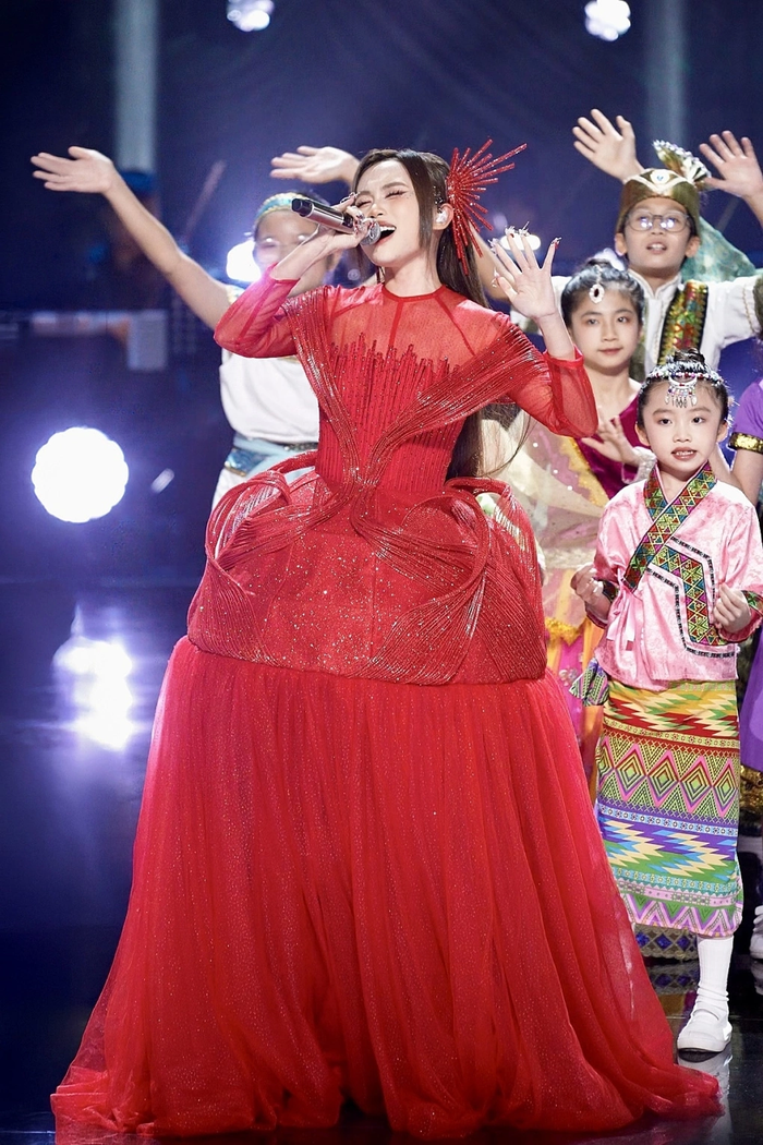 Cú trượt đáng tiếc của Phương Mỹ Chi Ảnh 4