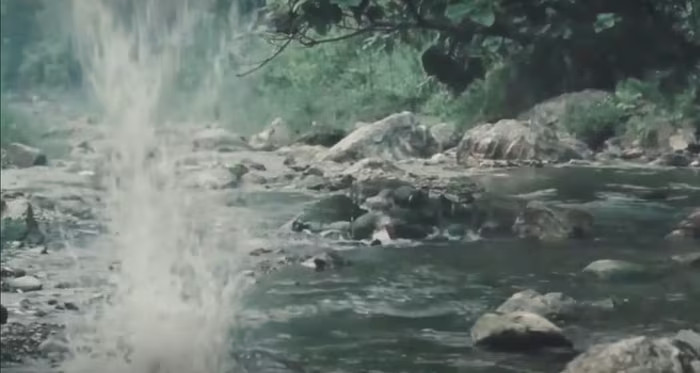 Cú nổ trong phim khiến Tuấn Tú tưởng mình suýt đi đời