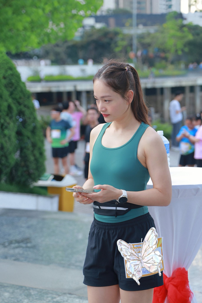 Lan Phương nỗ lực cân bằng cuộc sống hiện tại. Ảnh: FBNV