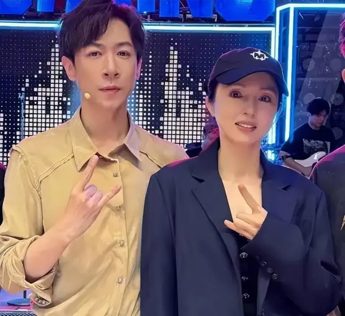Netizen hy vọng cô đã tìm được 'bến đỗ' cho mình sau những vấp ngã từ cuộc hôn nhân trước. (Ảnh: Tencent)