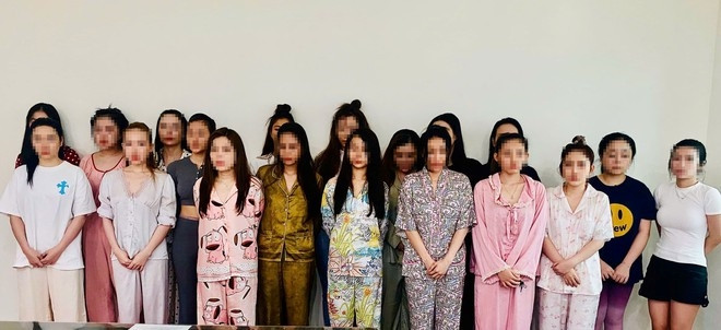  Các nữ nhân viên bán dâm cho khách với giá dao động từ 2.000.000 - 3.000.000 đồng/ lượt. Ảnh: Bảo vệ Pháp luật.