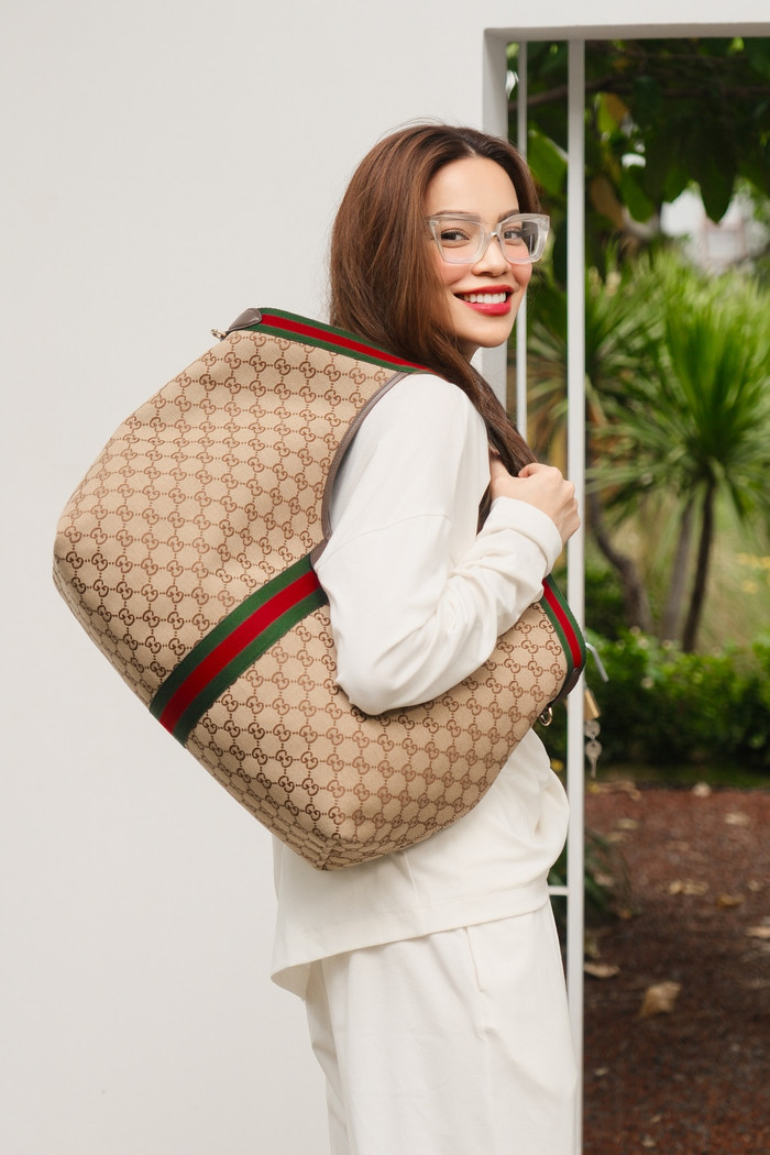 Thời trang đời thường của Hồ Ngọc Hà khi sang Mỹ lưu diễn.