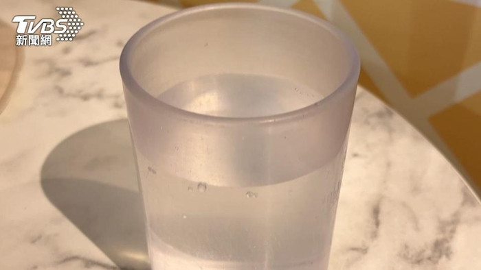 Uống nhầm nước pha thuốc tẩy tại cửa hàng ăn uống, 4 người nhập viện Ảnh 4