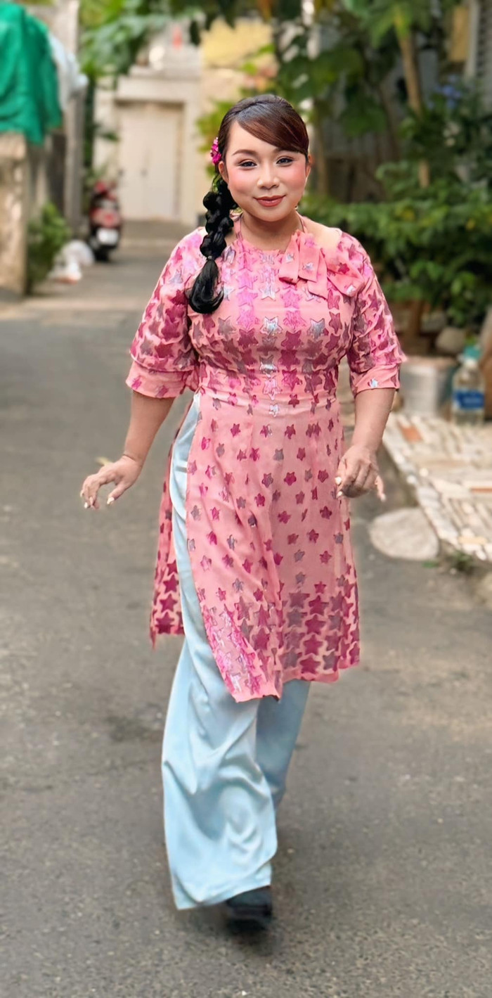 Kim Đào từng phải làm nhiều công việc như chạy xe ôm, shipper, đóng vai phụ... (Ảnh FBNV)