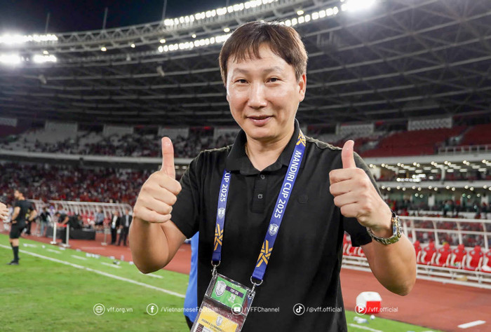Sau chức vô địch thuyết phục của U23 Việt Nam tại giải U23 Đông Nam Á 2025, vẫn có một số ý kiến hoài nghi, cho rằng HLV Kim Sang Sik “chưa đủ đẹp”. Ảnh: VFF