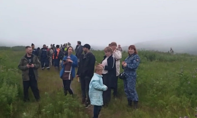 Người dân sơ tán lên các điểm cao ở bán đảo Kamchatka. Ảnh: RIA Novosti