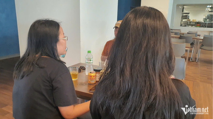 Mẹ cháu Tr. kể về hành trình tìm con. (Ảnh: VietnamNet)