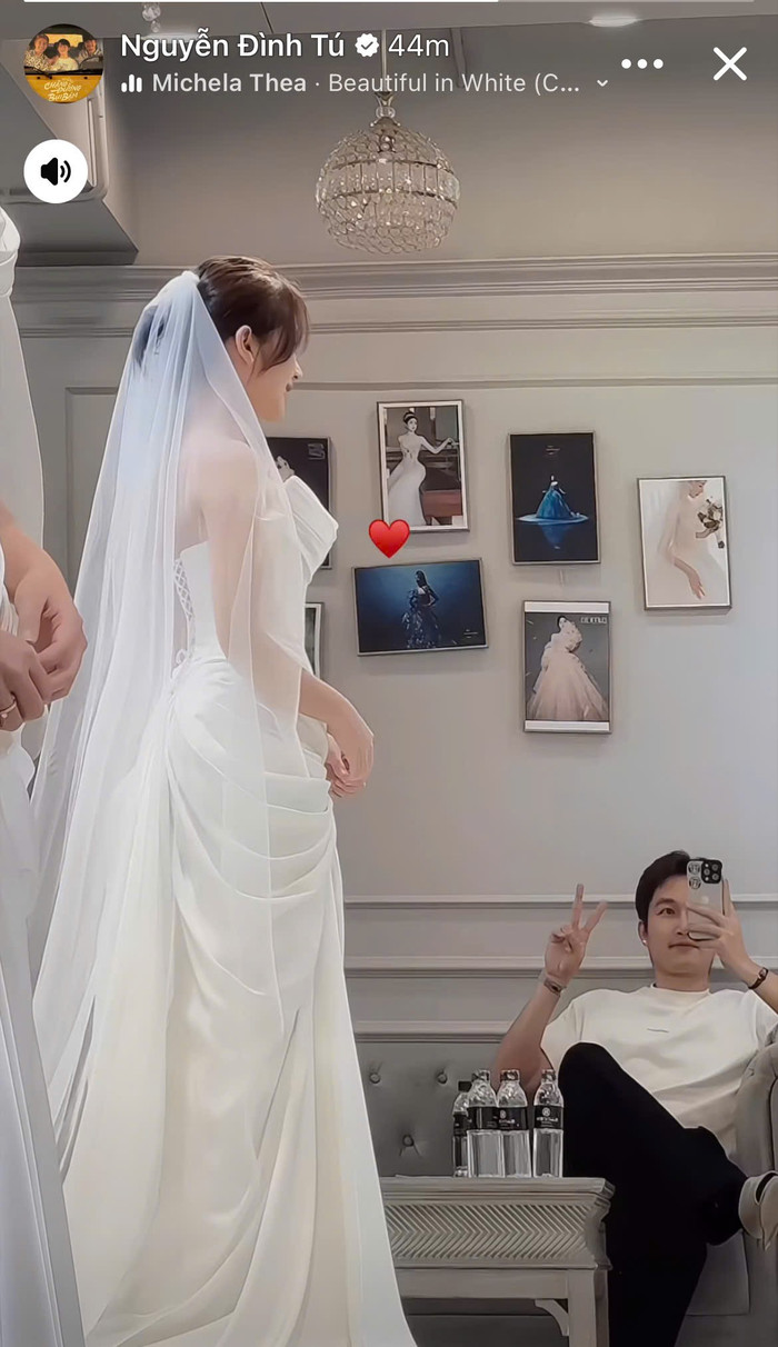 Đình Tú đăng khoảnh khắc đi thử áo cưới cùng Ngọc Huyền. Ảnh: FBNV