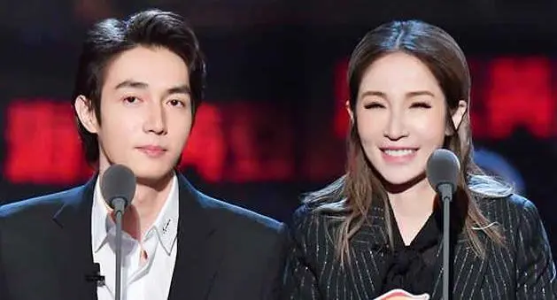 Cô nói trong chương trình: 'Tuổi tác không phải là vấn đề, điều quan trọng là xem liệu hai người có phù hợp hay không.'  (Ảnh: Tencent)